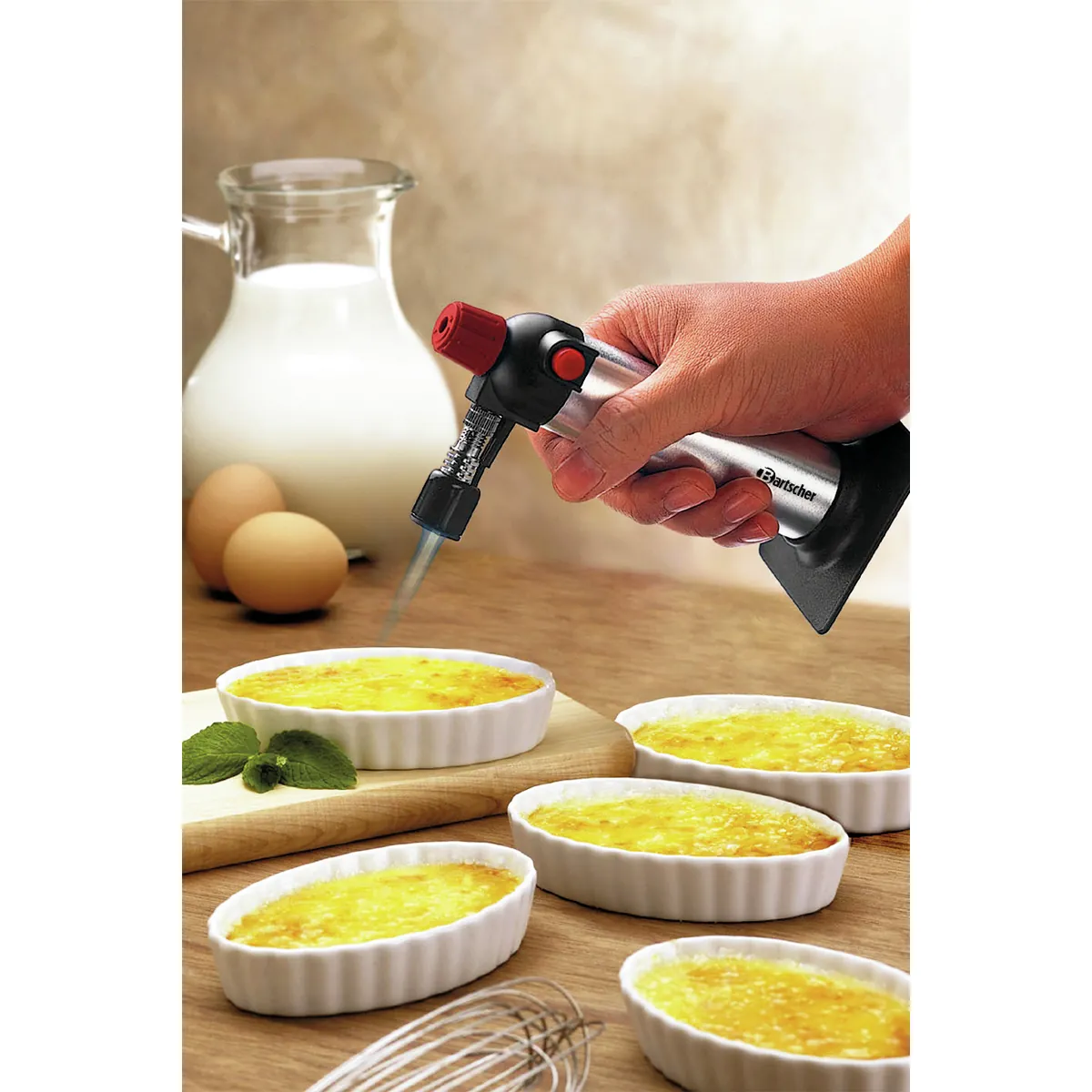 Bartscher A555302 Flambiergerät Ansicht in Benutzung Crème brûlée