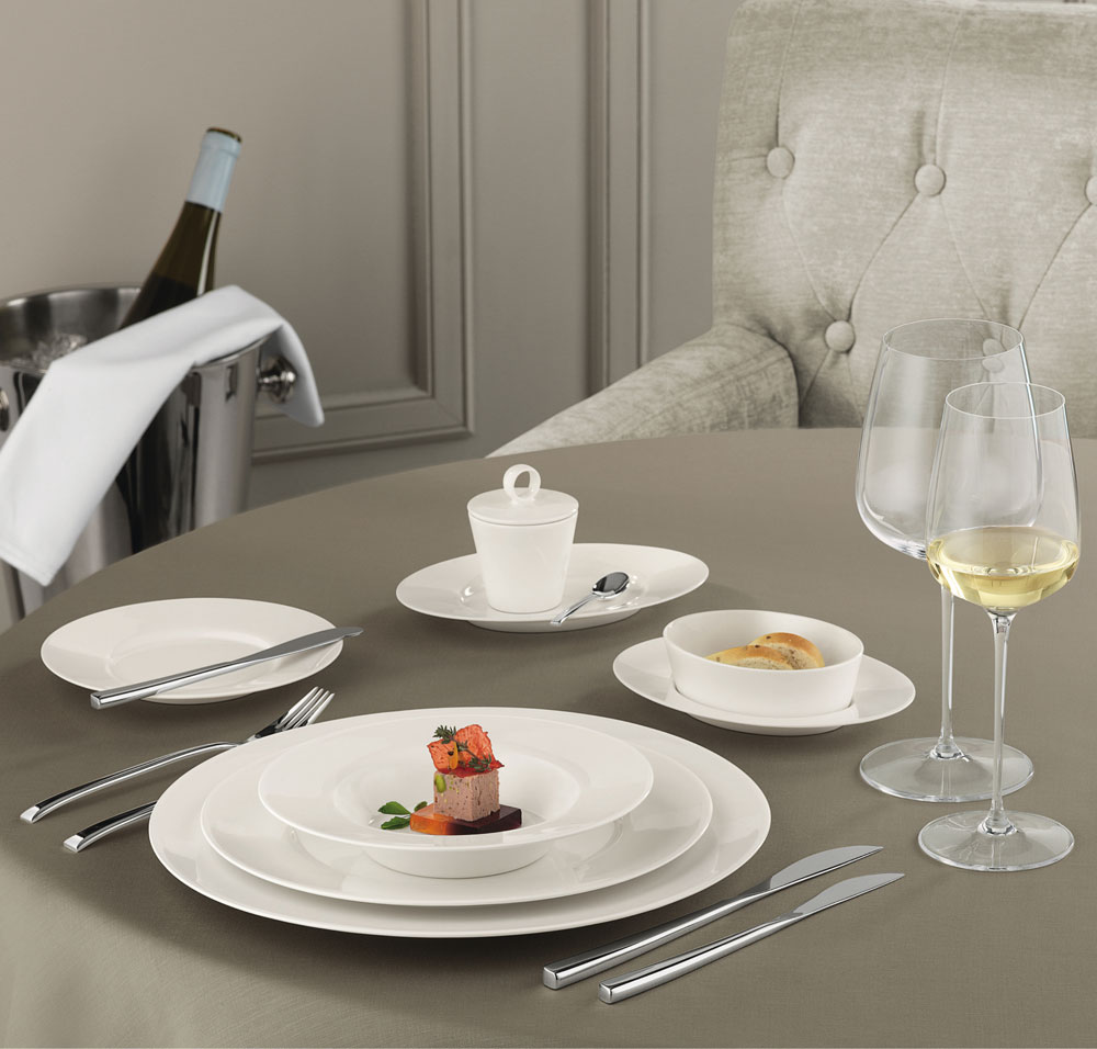 Esstisch  Tisch  Tischplatte  Präsentation des Essens  Gabel