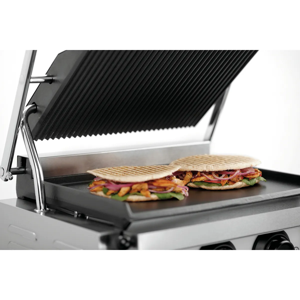 Bartscher A150976 Kontaktgrill Ansicht nah mit Essen